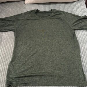 Mens lululemon swiftly short sleeve L